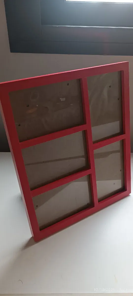 Portafotos de madera rojo