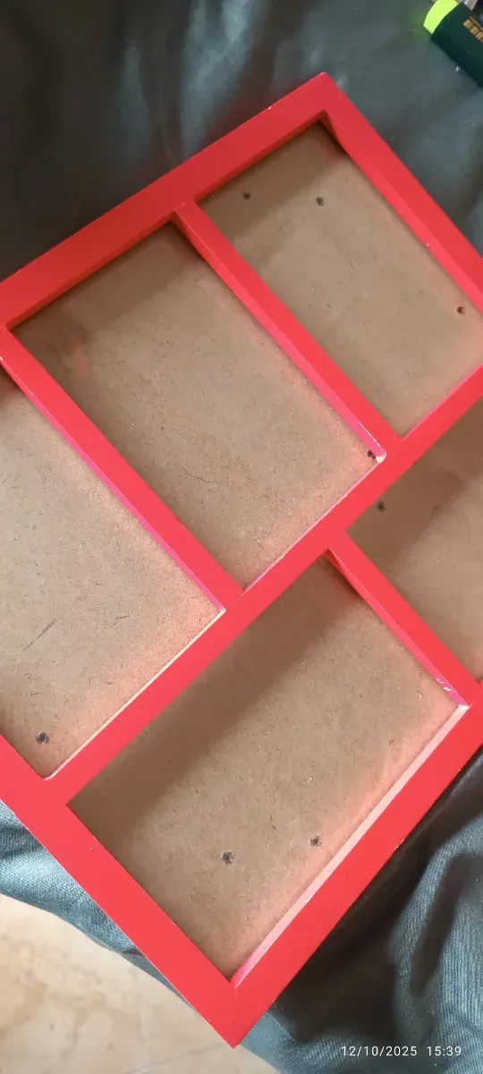 Portafotos de madera rojo