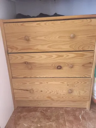 Cómoda de madera con 3 cajones
