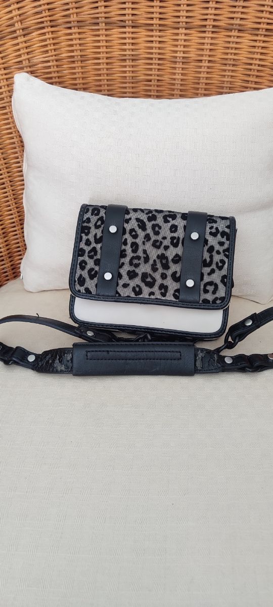 Bolso Zara Leopardo Blanco y Negro