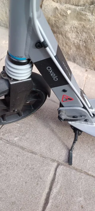 Patinete gris y negro