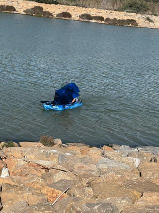 Kayak de pesca con accesorios