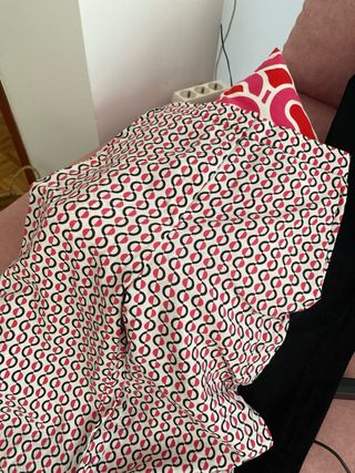 Pantalones estampados rosa y negro