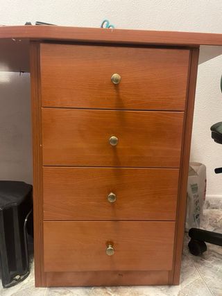 Mesa de despacho de madera marrón