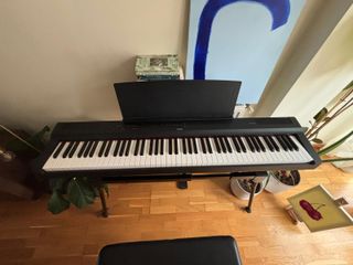 Piano Digital Yamaha P-125 + Soporte, Silla, Funda