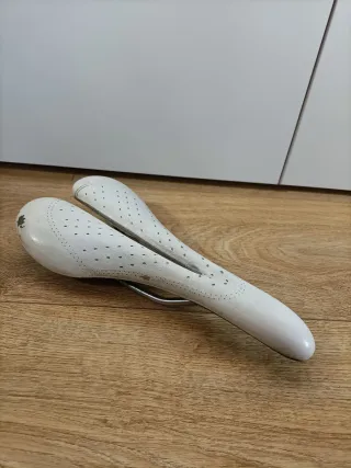 Sella Selle Italia bici bianca
