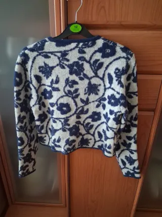 Chaqueta floral beige y azul 