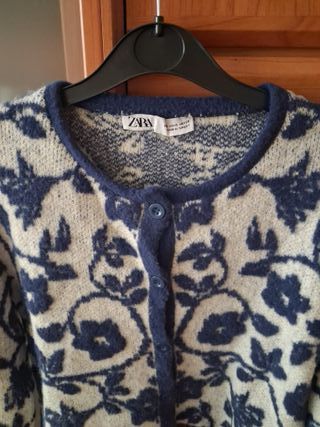 Chaqueta floral beige y azul 