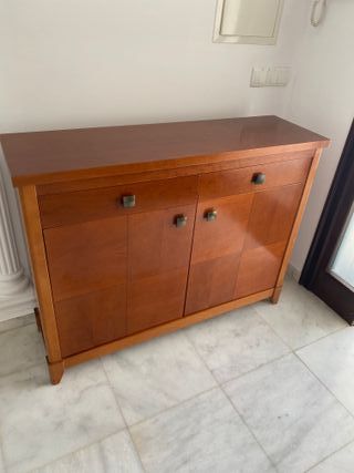 Cómoda de madera marrón