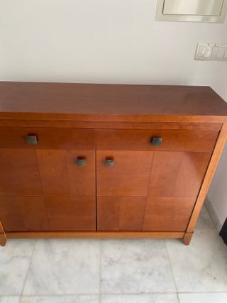 Cómoda de madera marrón