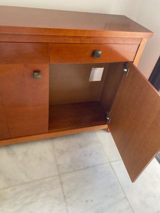 Cómoda de madera marrón