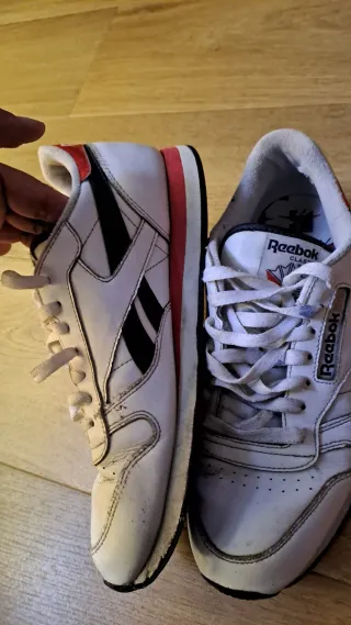 Zapatillas Reebok Clásicas de piel Blancas y Rojas