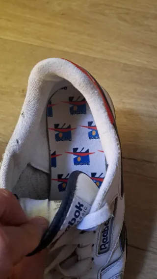 Zapatillas Reebok Clásicas de piel Blancas y Rojas