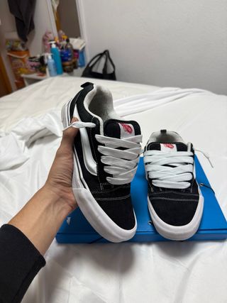 Zapatillas Vans Negras y Blancas