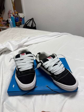 Zapatillas Vans Negras y Blancas