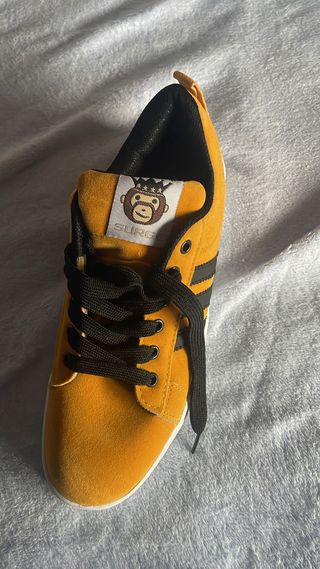 Zapatillas Deportivas Amarillas con Mono