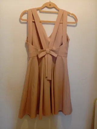 Vestido midi beige evento joven