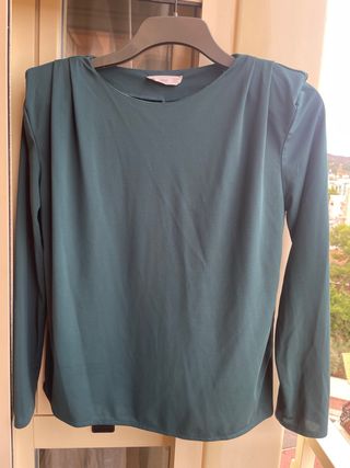 Blusa verde Mango hombros drapeados