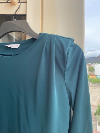 Blusa verde Mango hombros drapeados