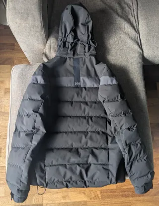NO NEGOCIABLE Chaqueta Helly Hansen Negra usada.