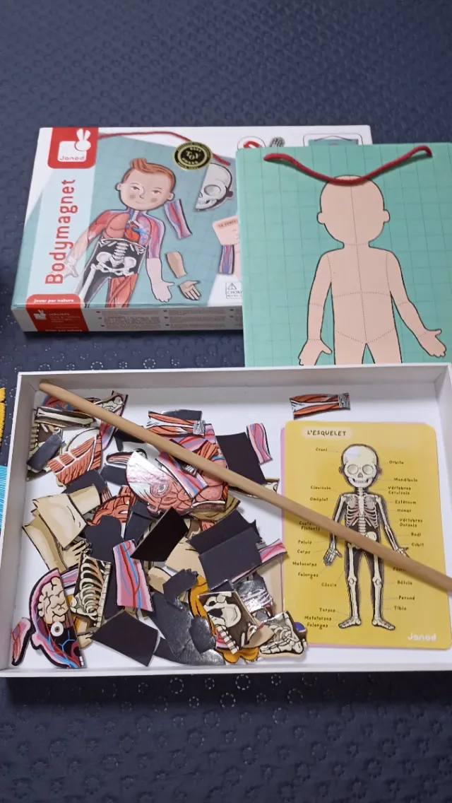 Lote de 4 juegos. Están todas las piezas.