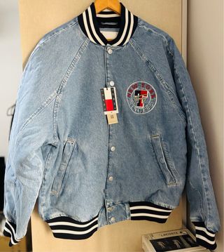 Chaqueta vaquera tipo bomber Tommy Jeans.NUEVA