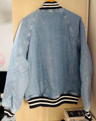 Chaqueta vaquera tipo bomber Tommy Jeans.NUEVA
