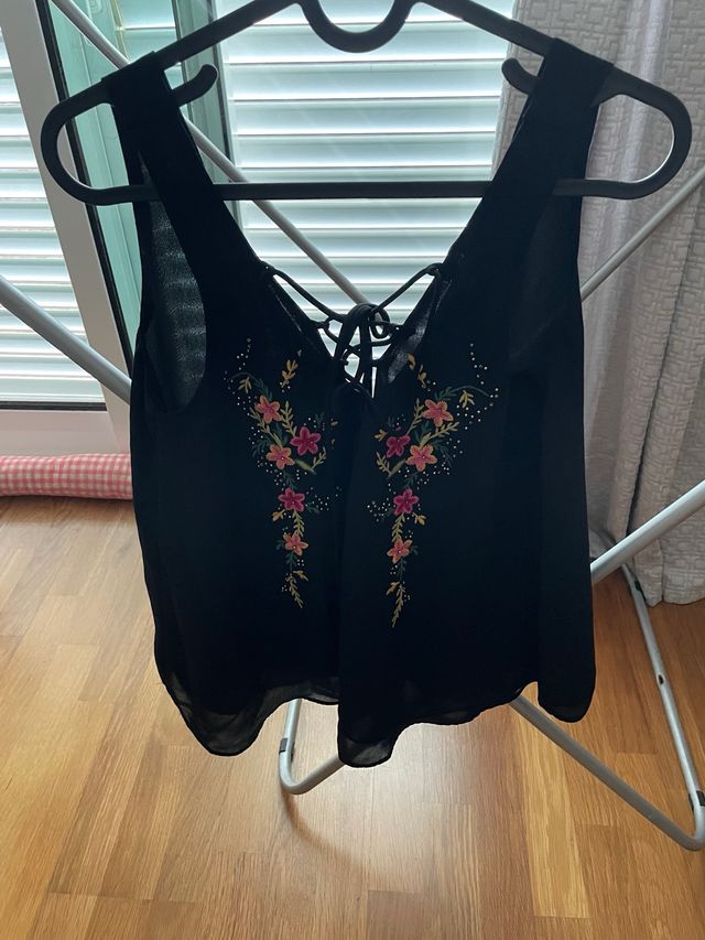 Top Preto com Flores Rosa e Amarelo