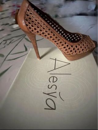 Scarpe tacco Alesya pelle cuoio NUOVE