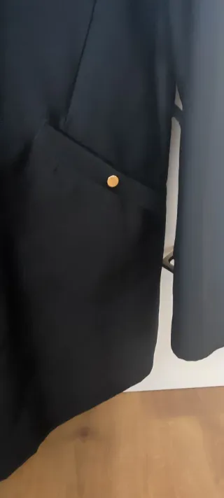 Parka Mango negra forrada con capucha