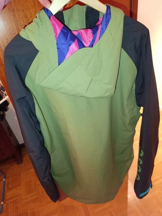 Chaqueta OOSC verde y naranja