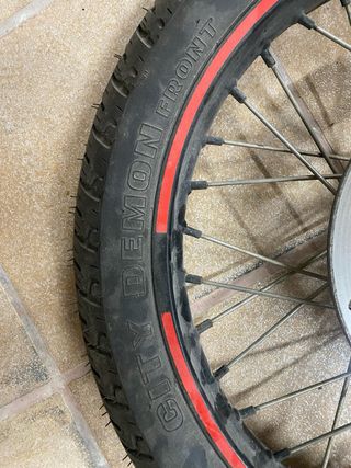 Rueda Delantera Yamaha SR250 con Disco + neumático