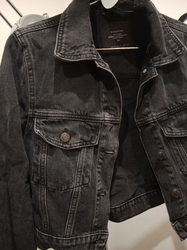 Chaqueta vaquera negra chica