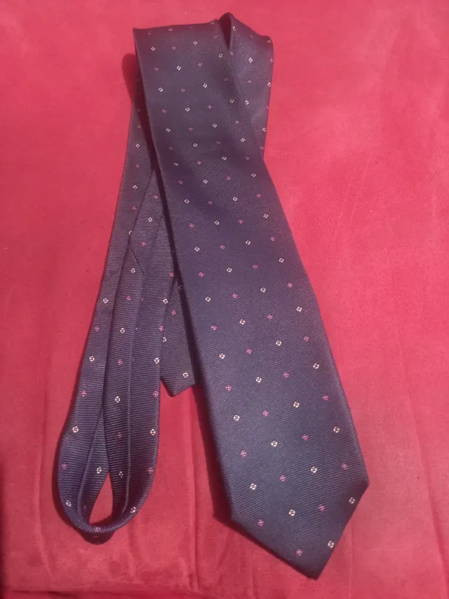 Cravatta Seta Blu con Pois Elegante