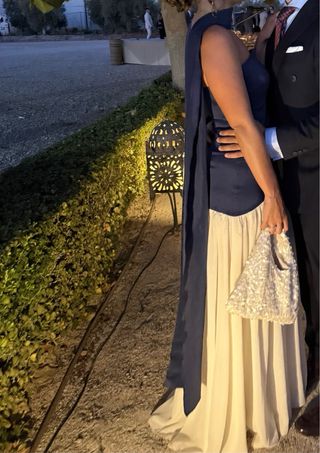 Vestido de fiesta azul y blanco