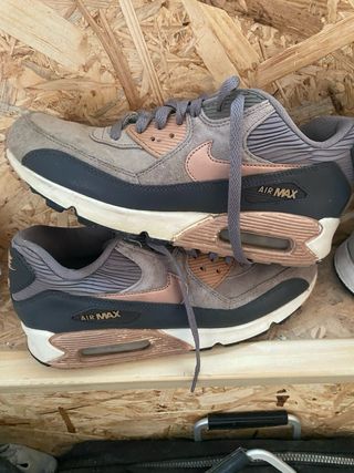 Zapatillas Nike Air Max Marrones y Doradas 