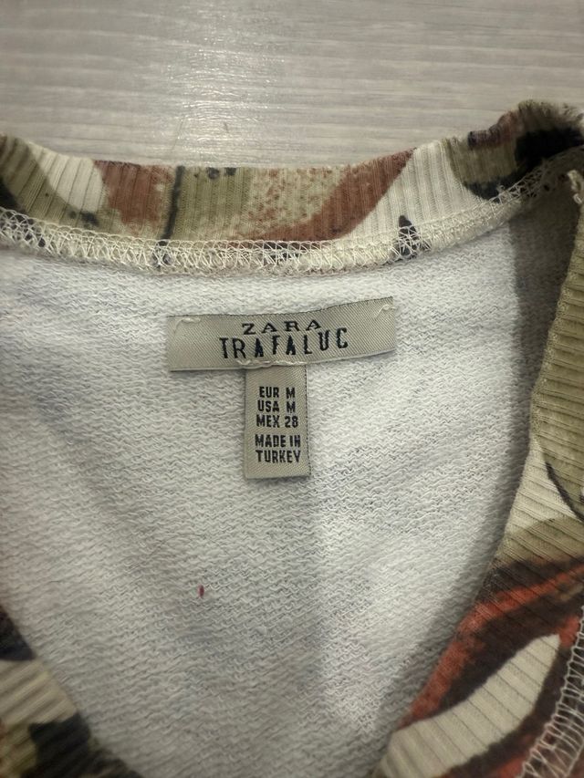 Sudadera Zara.