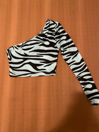Top asimétrico estampado cebra