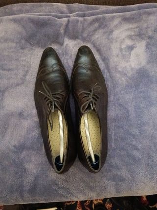 Scarpe eleganti nere con lacci