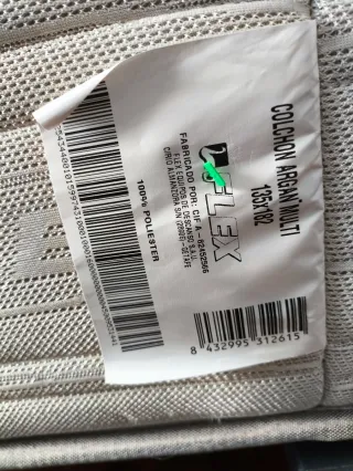 Cama matrimonial. Sommier con colchón y respaldo