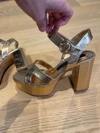 Zapatos de fiesta Zara dorados
