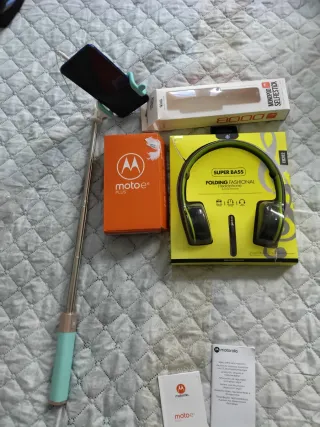 Cuffie Motorola Moto E6 Plus + Palo Selfie+ 