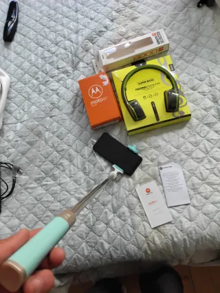 Cuffie Motorola Moto E6 Plus + Palo Selfie+ 