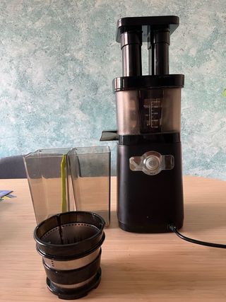 Extractor de jugos lento Juiss Up