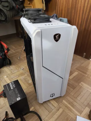  Fuente EVGA 500W con torre Nox Humme