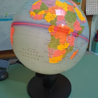 Globo Terráqueo Iluminado Español