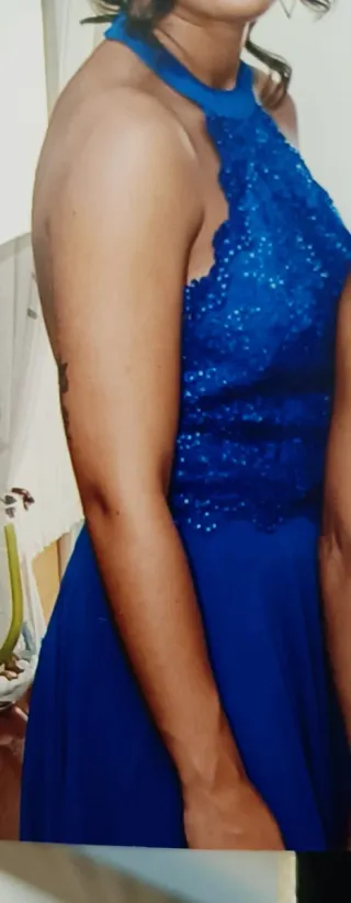 Vestido invitada azul con pedrería