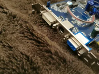 Tarjeta Gráfica Sapphire ATI Radeon X700 Pro