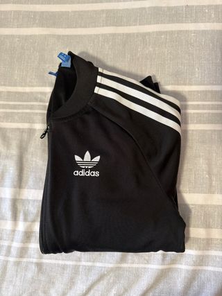 Chaqueta Adidas Negra con Rayas Blancas