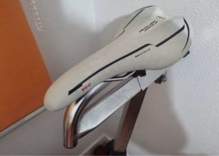 Bicicleta estática BH Fitness